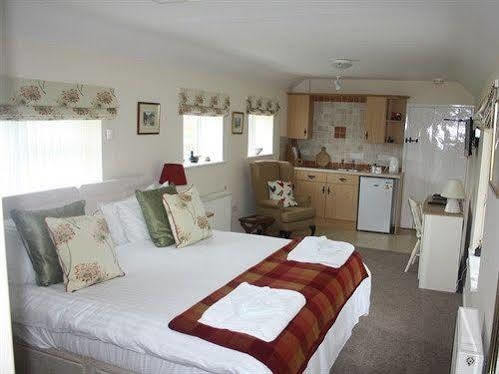 Home Farm Boreham Уорминстер Экстерьер фото
